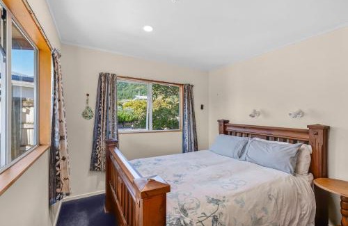 Tata Beach House | Penguin Cottage