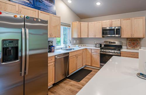 Alyeska House | Penguin Ridge Perch + Girdwood Vibes