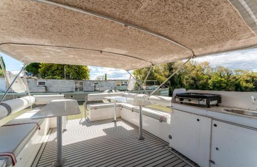 Bellegarde Boat Rental | Penichette Odyssey Croisieres