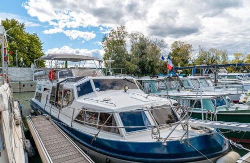 Bellegarde Boat Rental | Penichette Odyssey Croisieres