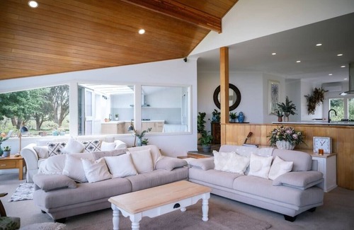 Boneo House | Peninsula Flower House