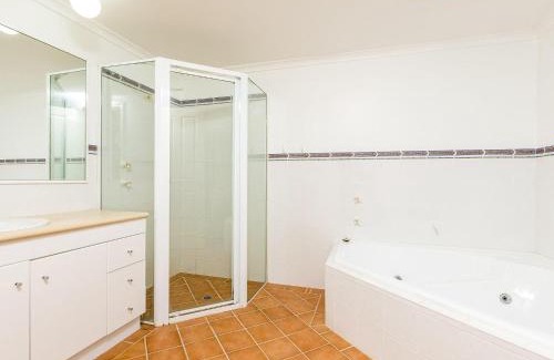Soldiers Point Apartment | Peninsula Waters 3 Beautiful Air Conditioned Unit with Pool Lift and WI-FI