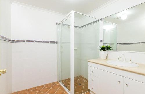 Soldiers Point Apartment | Peninsula Waters 3 Beautiful Air Conditioned Unit with Pool Lift and WI-FI