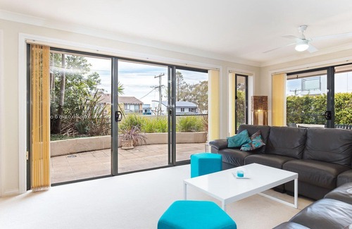 Soldiers Point Apartment | Peninsula Waters, 2/2-4 Soldiers Point Road - three bedroom unit, spacious private courtyard & WIFI