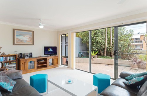 Soldiers Point Apartment | Peninsula Waters, 2/2-4 Soldiers Point Road - three bedroom unit, spacious private courtyard & WIFI