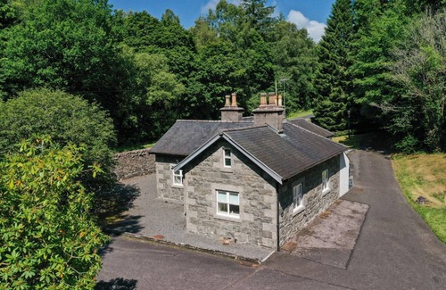 Newton Stewart Cottage | Penninghame Mid Lodge - a cottage that sleeps 7 guests in 4 bedrooms