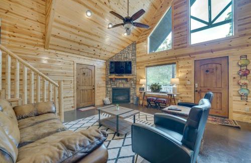 Hochatown House | Penny Lane Lodge Broken Bow Cabin Less Than 6 Mi to Lake