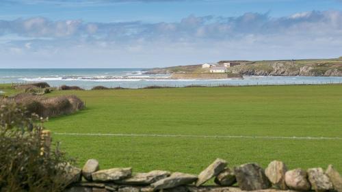 Ty Croes House | Penrhyn Isa Un