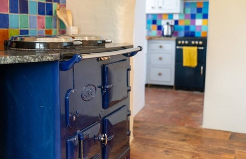 Saint Gennys Cottage | Penrose Cottage - a cottage that sleeps 8 adults + 2 children in 5 bedrooms