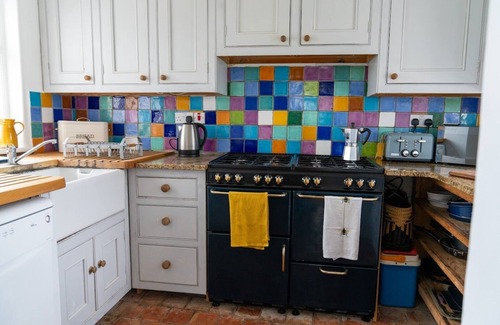 Saint Gennys Cottage | Penrose Cottage - a cottage that sleeps 8 adults + 2 children in 5 bedrooms