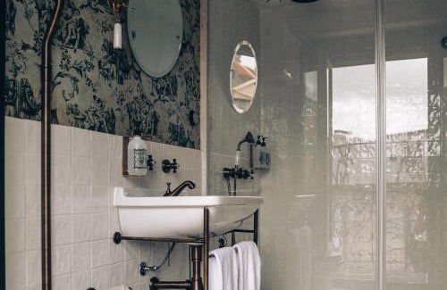 Sao Paulo House | Pensão Amor Madam's Lodge