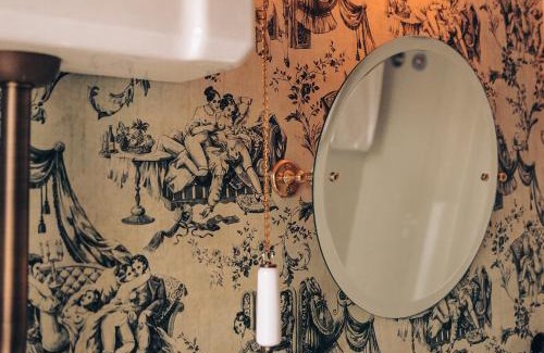 Sao Paulo House | Pensão Amor Madam's Lodge