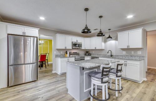 Myrtle Grove House | Pensacola Home with Private Yard 7 Mi to Downtown!