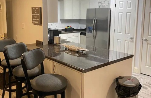 Northwest Pensacola House | Pensacola Ponderosa Sleeps 12! - Elec Car Charger