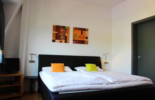 Zell Bed & Breakfast | Pension Adelheid Moselhype&Wine
