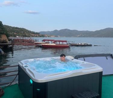 Eselnita House | Pensiunea Alex & Restaurant