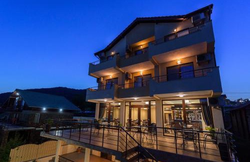 Eselnita House | Pensiunea Alex & Restaurant