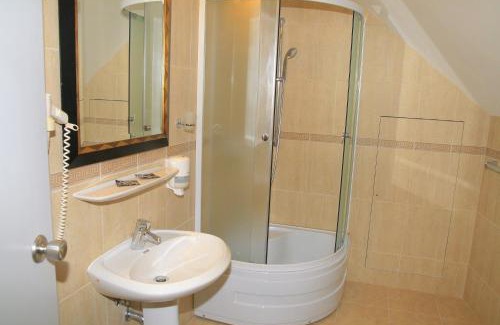 Reghin House | Pensiunea Blanca