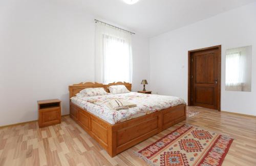 Lunca Jaristei Cabin | Pensiunea Cașoca-Cascadă