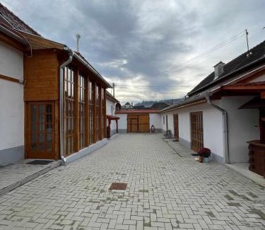 Apold House | Pensiunea CASA HANN