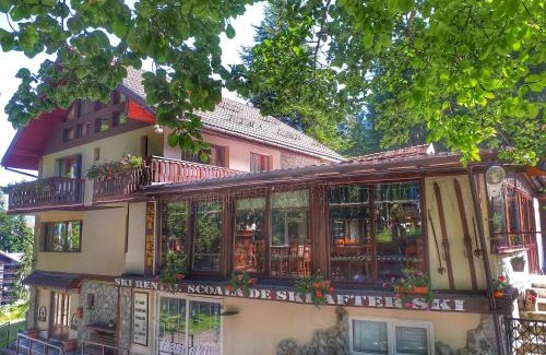 Predeal House | Pensiunea Faast