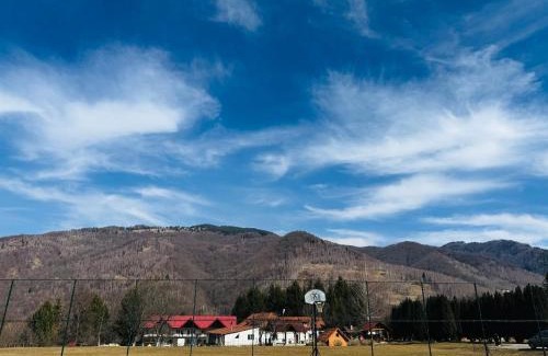 Zavoi House | Pensiunea Florina