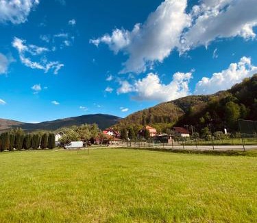 Zavoi House | Pensiunea Florina