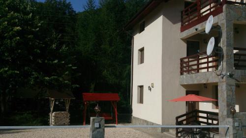 Maneciu Villa | Pensiunea Zece Brazi Cheia