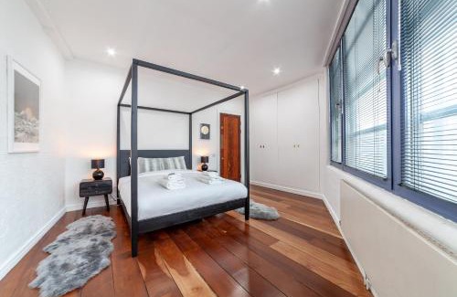 Old Street Apartment | Penthouse 2BR duplex with Roof Terrace in Shoreditch