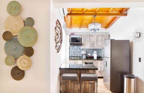 Medellin Apartment | PENTHOUSE 401 ONE BEDROOM HOT TUB BALCONY AC WIFI, Dish Washer 4k TV