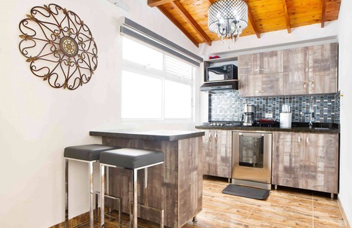 Medellin Apartment | PENTHOUSE 401 ONE BEDROOM HOT TUB BALCONY AC WIFI, Dish Washer 4k TV