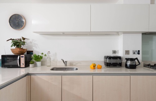 Newquay Apartment | Penthouse 53 Zinc (Sleeps 6) - an apartment that sleeps 6 guests in 3 bedrooms