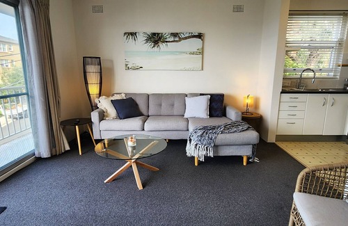 Coogee Apartment | Penthouse Apartment With Ocean Views - 1 Bed, 1 Bath, Parking. Coogee Beach