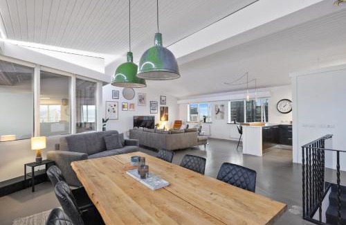 Downtown Apartment | Penthouse apt on the shopping street-Free parking