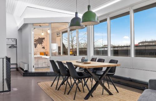 Downtown Apartment | Penthouse apt on the shopping street-Free parking