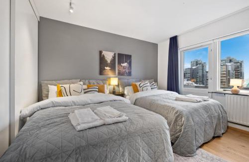 Downtown Apartment | Penthouse apt on the shopping street-Free parking