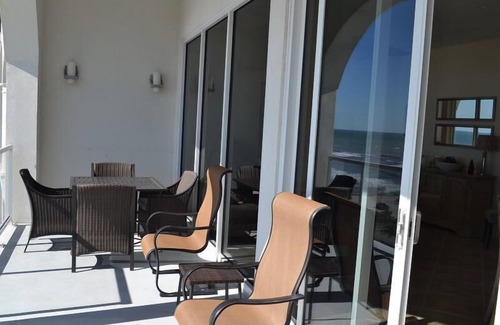 Galveston Condo | PENTHOUSE BEAUTY THAT SLEEPS 10 DIAMOND BEACH RESORT CONDOS
