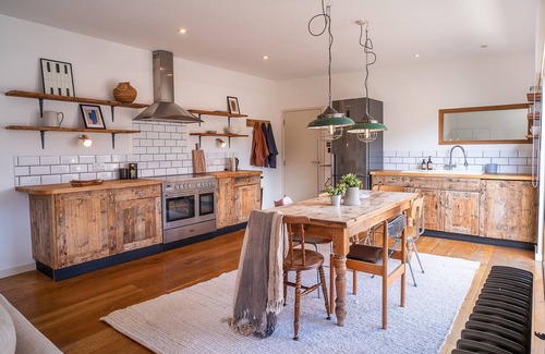 Tower Hill Apartment | Penthouse. Brick Lane. Zone 1. Roof Terrace
