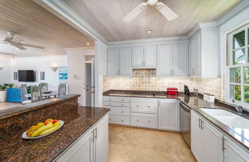 Little Battaleys Apartment | Penthouse Condo With Plunge Pool and Ocean View - Beacon Hill 305