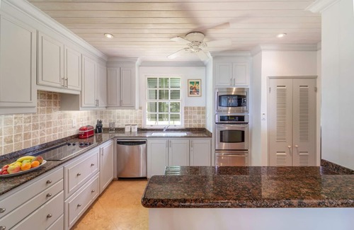 Little Battaleys Apartment | Penthouse Condo With Plunge Pool and Ocean View - Beacon Hill 305