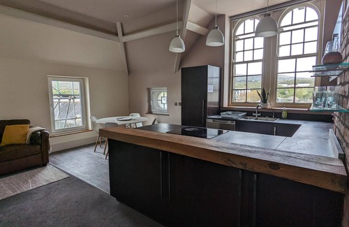 Merthyr Tydfil Apartment | Penthouse-HighStreet-Sleeps2-87WS