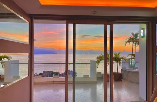 Conchas Chinas Apartment | Penthouse in conchas chinas, 5 minutes from the beach