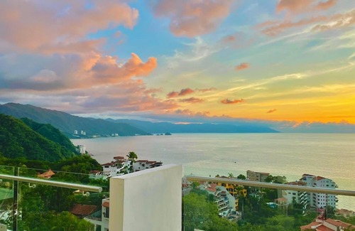 Conchas Chinas Apartment | Penthouse in conchas chinas, 5 minutes from the beach