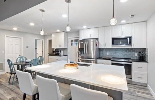 Village of Four Seasons Condo | Penthouse Level Condo w/Lake & Pool Views, Tennis & Pickleball