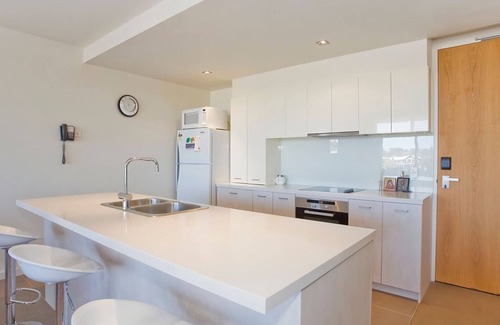 Torquay Apartment | Penthouse located at the Beach front resort