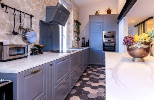 Le Suquet Apartment | PENTHOUSE Loft 5MIN PALAIS DES FESTIVALS AND BEACH terrace view on castle