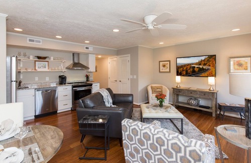Blowing Rock House | Penthouse on Main A 1BR/1BA Penthouse on Main Street Blowing Rock