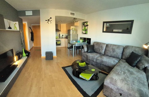 Santa Margarida Apartment | Penthouse-roof terrace -solarium of 60m2-wifi-indoor parking-pool-airco