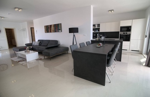 Medulin Apartment | Penthouse "SEAVIEW" 1. Sea line with pool in the complex