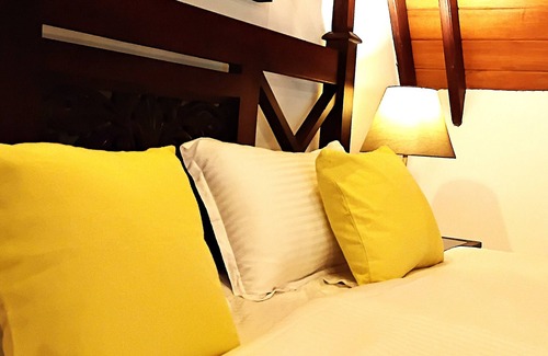 Polgasowita Hotel | Penthouse Suite at Charming Property with Wi-Fi/AC - Within of Colombo